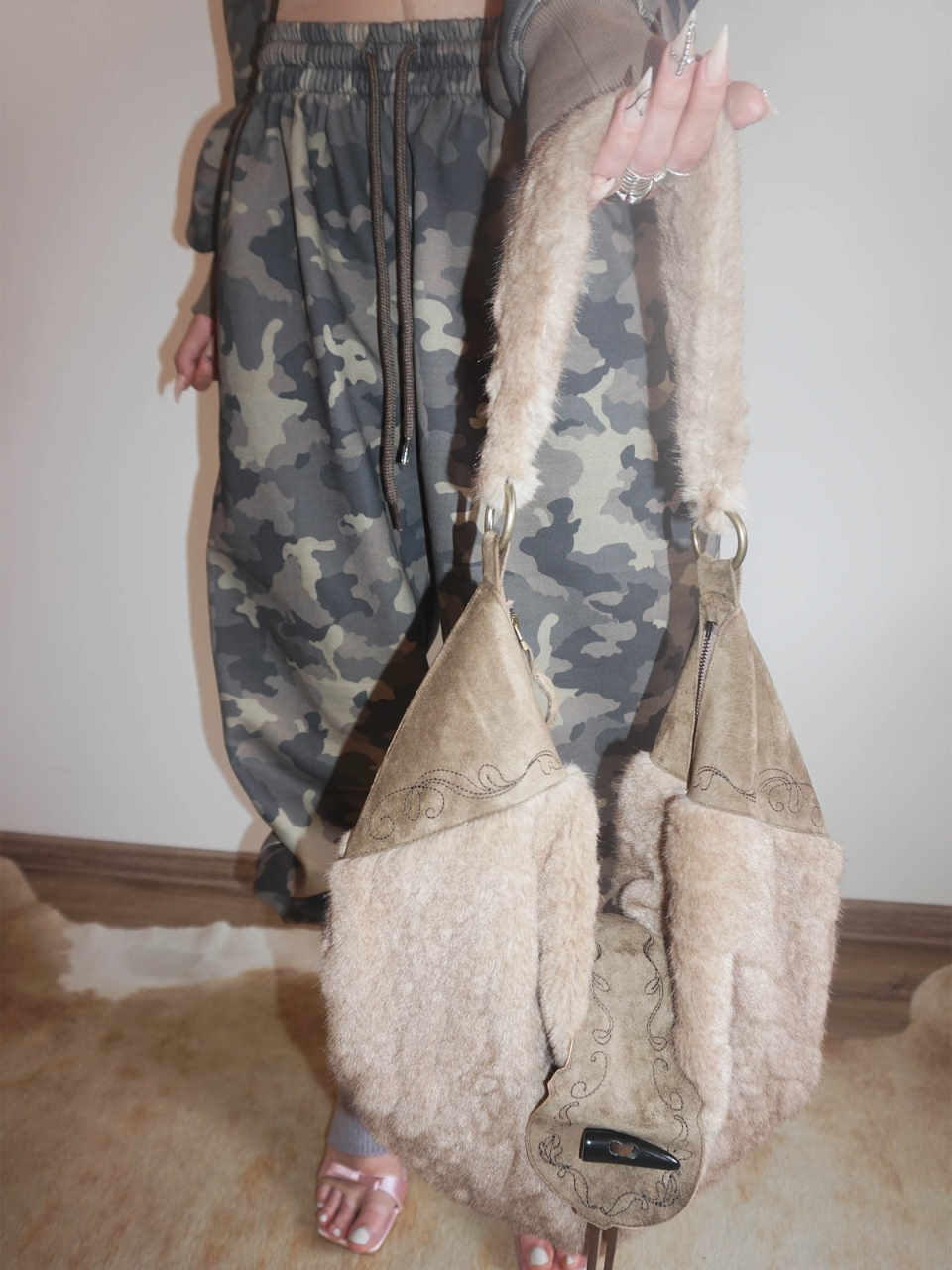 Horseshoe Fur Bag Ivory