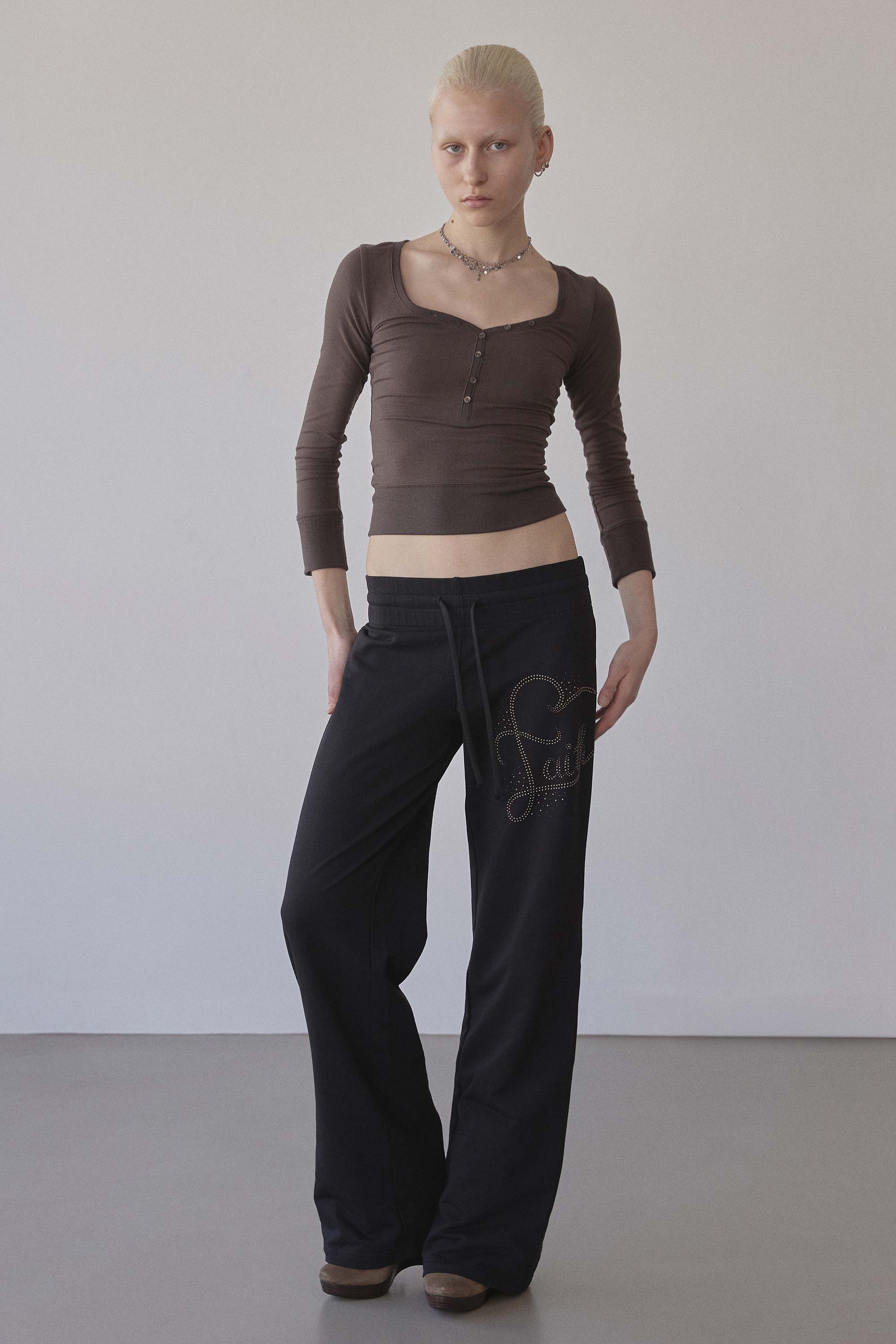 無料配送 ◆ Sculptor ◆ Cottage Button Henley Cottage Button Henley Brown – SCULPTOR JAPAN