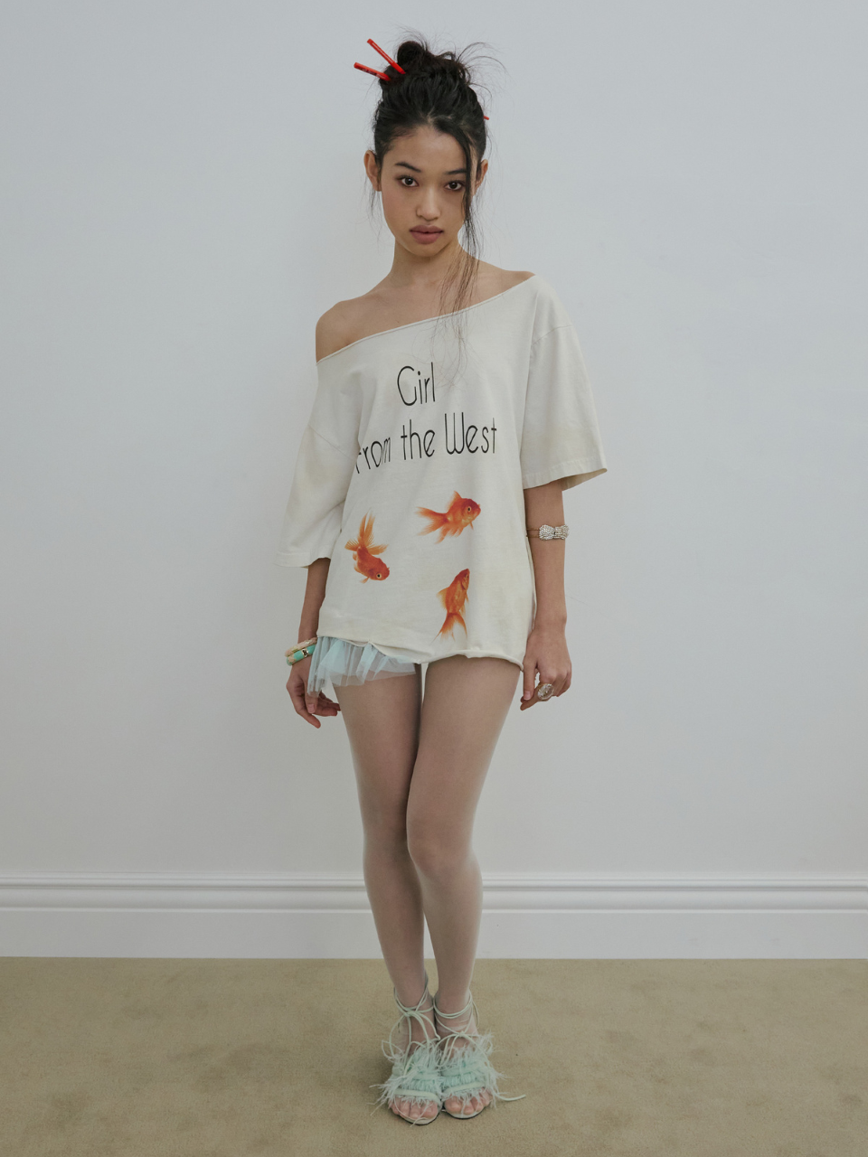 Wander Girl Off-Shoulder Tee Dirty White