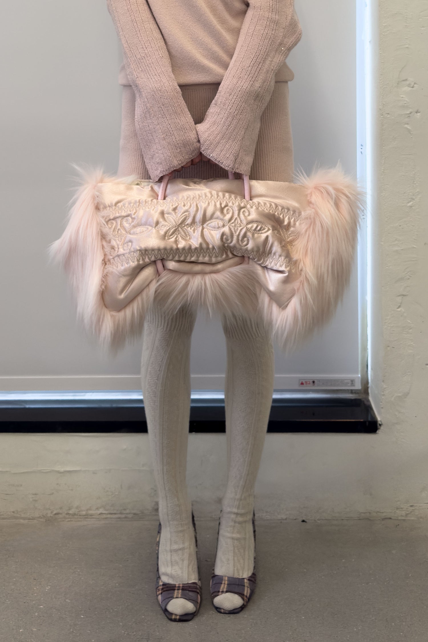 【10月上旬お届け予定】Fluffy Slouchy Satin Bag Coral Beige/Pink