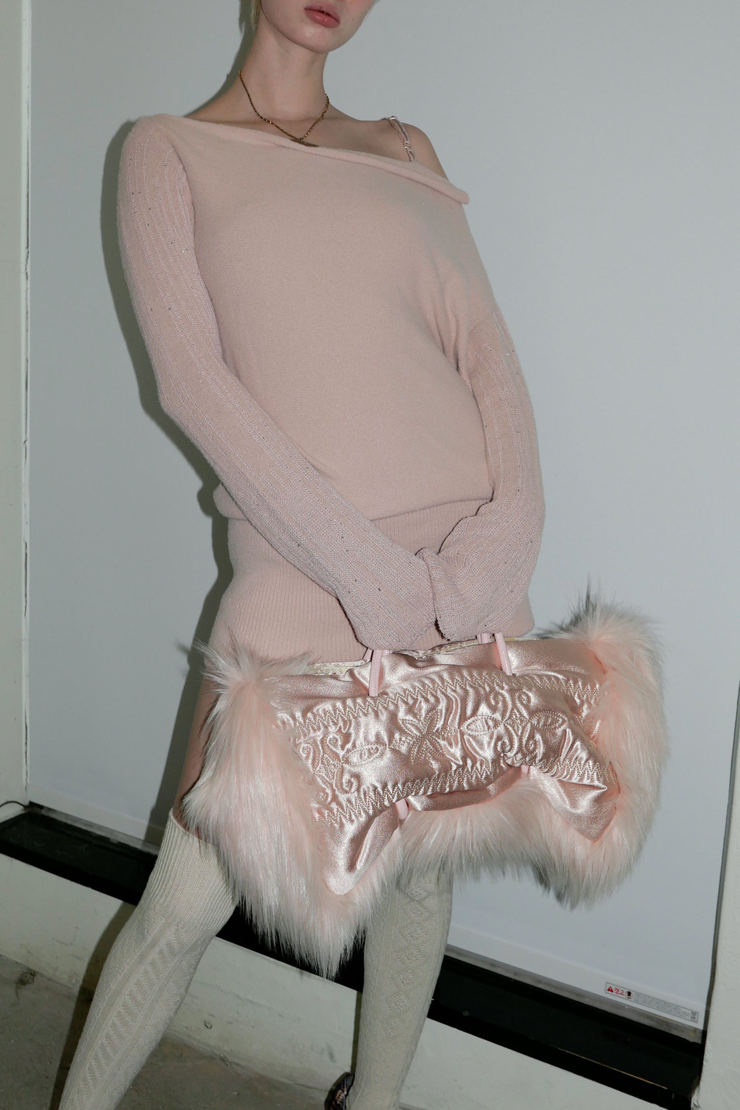 【10月上旬お届け予定】Fluffy Slouchy Satin Bag Coral Beige/Pink