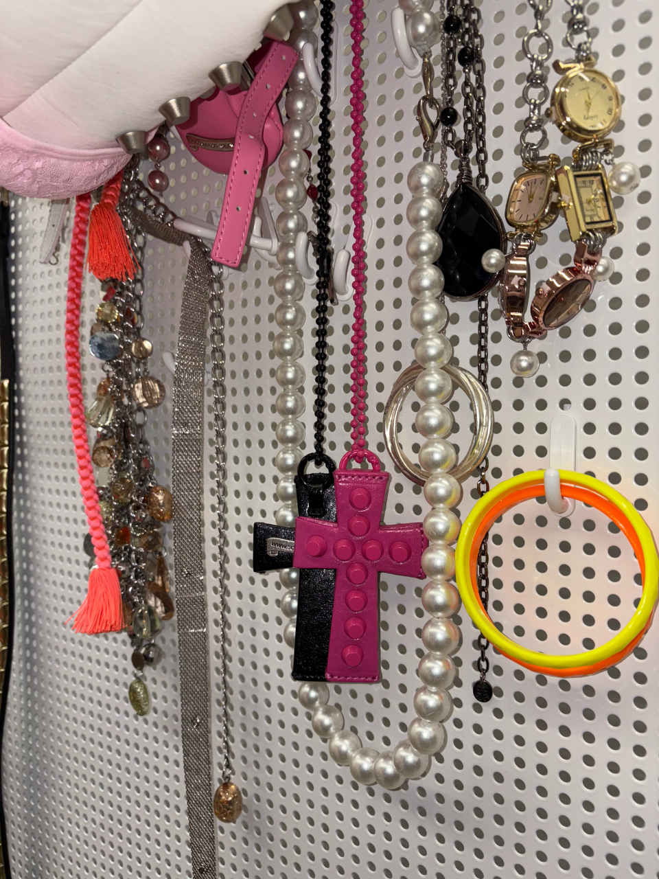 Cross Stud Strap Wallet Pink