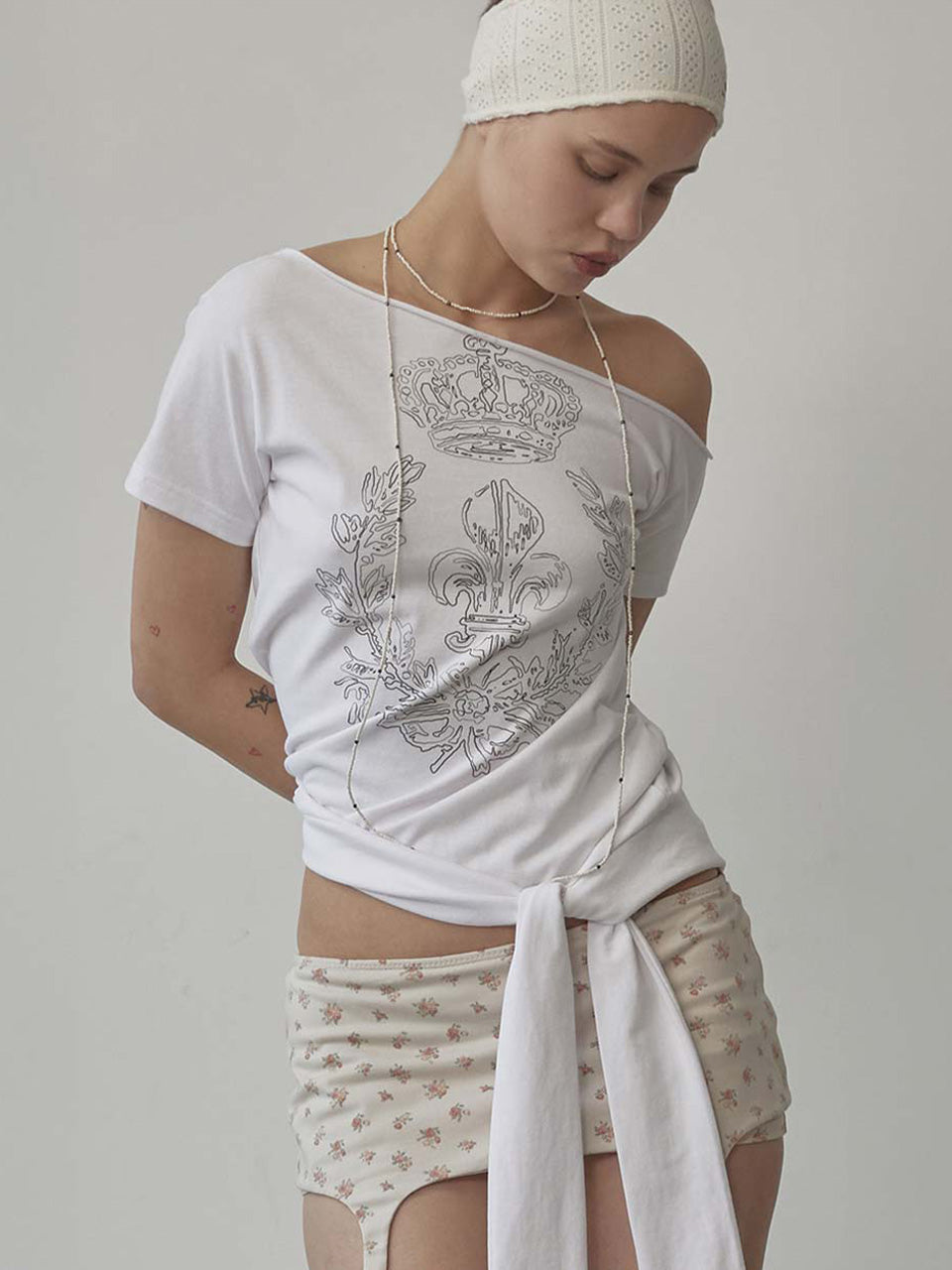 【SCULPTOR】Chateau Shithole Tie Tee Charcoal Chateau Shithole Tie Tee Charcoal – Sculptor