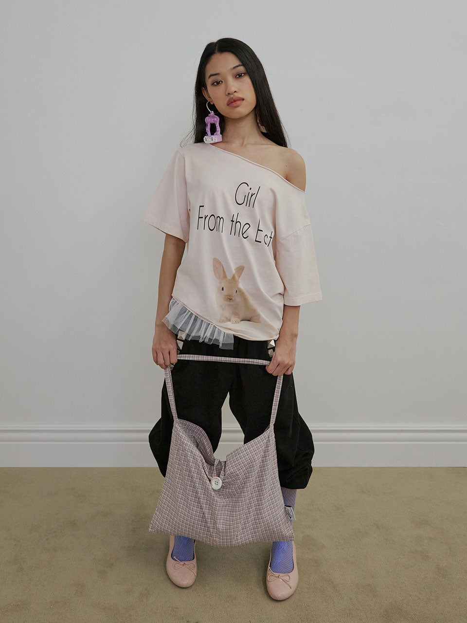 Wander Girl Off-Shoulder Tee Baby Pink