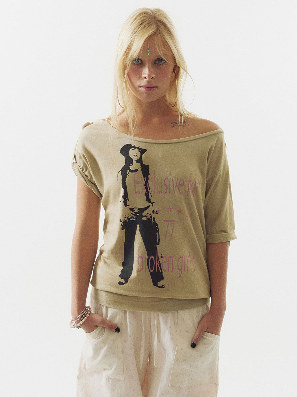 Broken Girls Roll Up Tee Dirty Sand