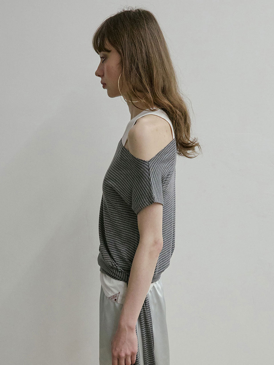 Off-Shoulder Button Tee Melange Gray