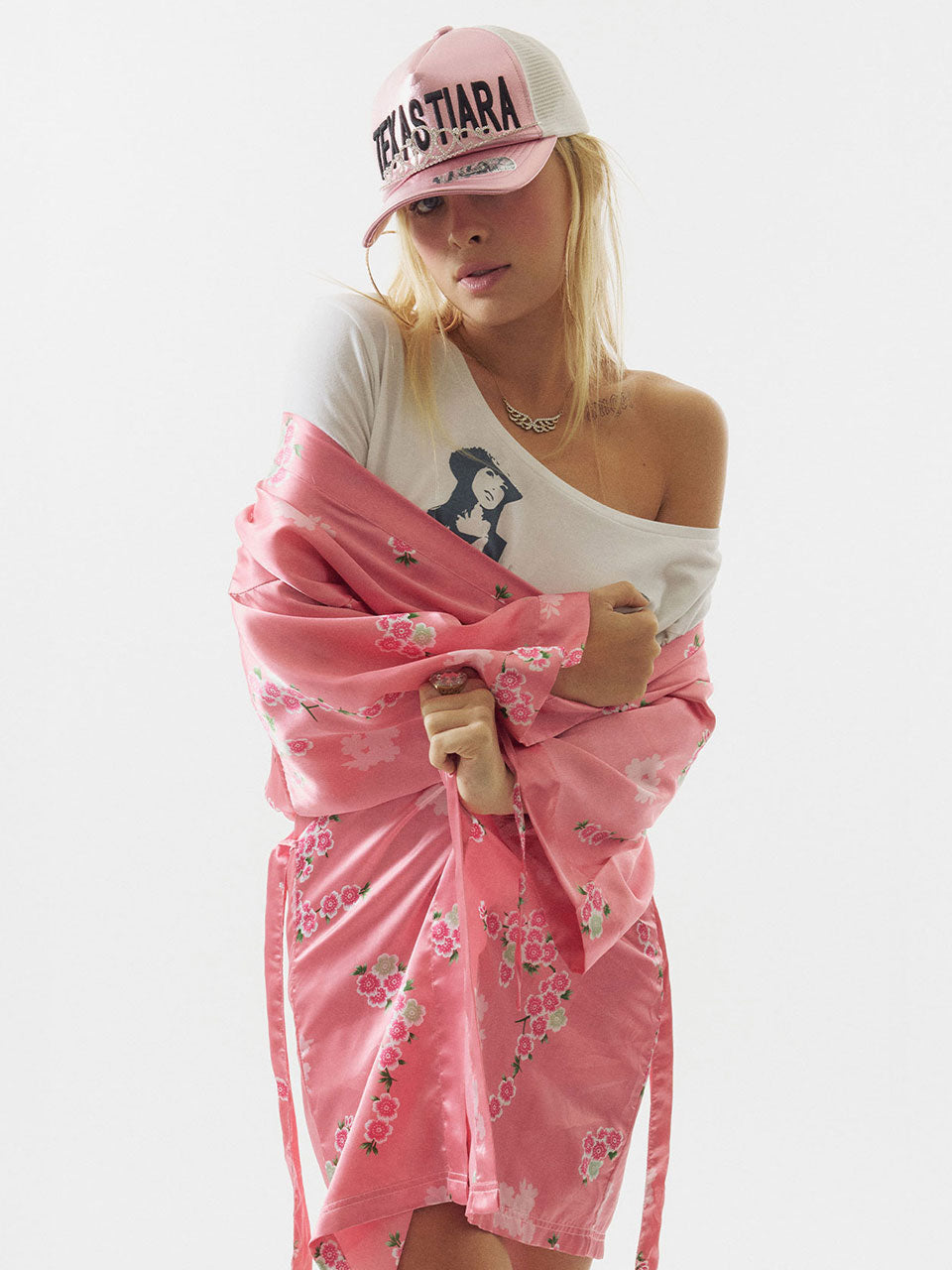 Queen Trucker Cap Metallic Pink